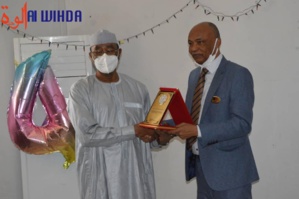 Le Ministre de la justice Mahamat Ahmat Alhabo reçoit le Prix National de la Paix