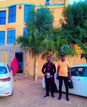 Un chercheur de l'Université de SOAS au Royaume-Uni, en visite au siège du CEDPE, au Tchad Un chercheur de l'Université de SOAS au Royaume-Uni, en visite au siège du CEDPE, au Tchad