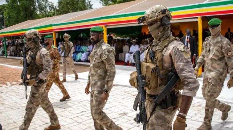 Tentative de coup d’État au Mali : Deux généraux et plus de 45 officiers arrêtés en pleine crise politique et en escalade des attaques djihadistes
