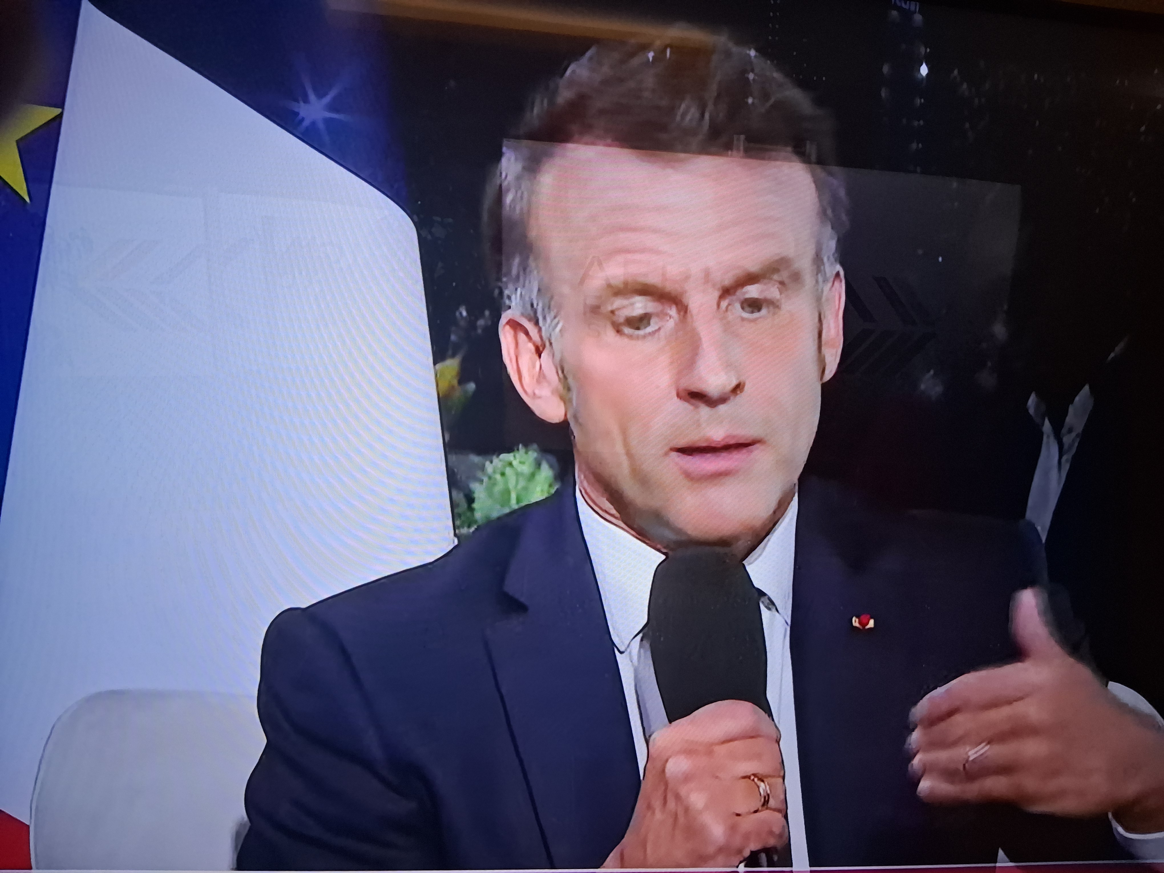 « M. Mahamat Déby, c’est lui-même qui a demandé à rebâtir une relation de défense avec la France », Macron
