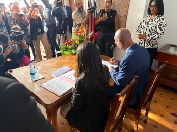 Cet accord-cadre sur l’autonomie de la Martinique, c’est un coup d’Etat anba fey (sous le boisseau) ! L’édito de Michel Taube