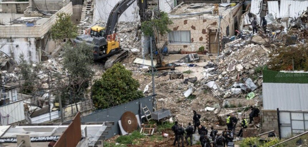 L’Observatoire des médias de l’OCI sur les crimes israéliens contre les Palestiniens publie son 128e rapport, recensant 1 168 crimes, dont la démolition de 50 bâtiments commerciaux et des accaparements de terres.
