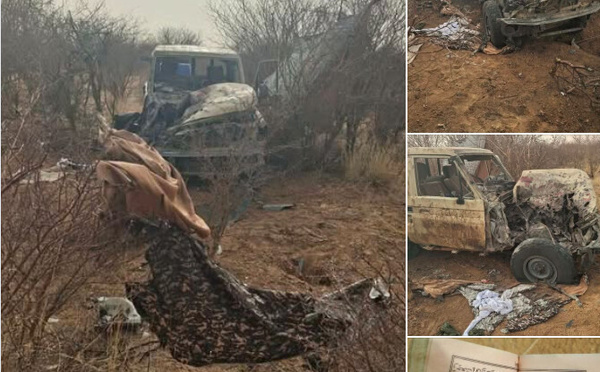 Au Mali, la destruction de plusieurs véhicules pick-up, les vestiges d'un campement de campagne